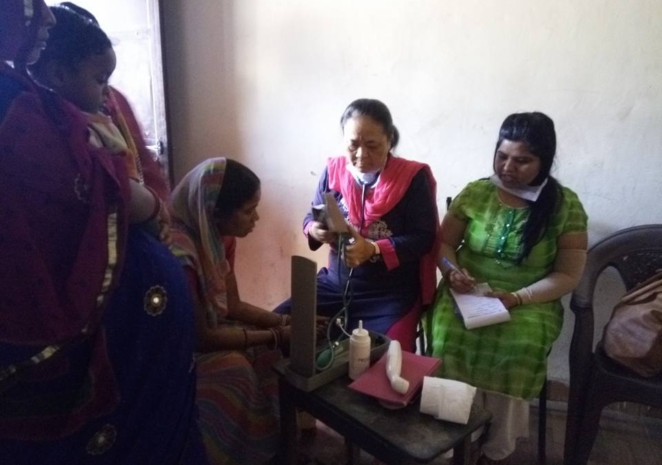 More than 100 women's free preventive breast cancer checkup in Dehradun's slum area