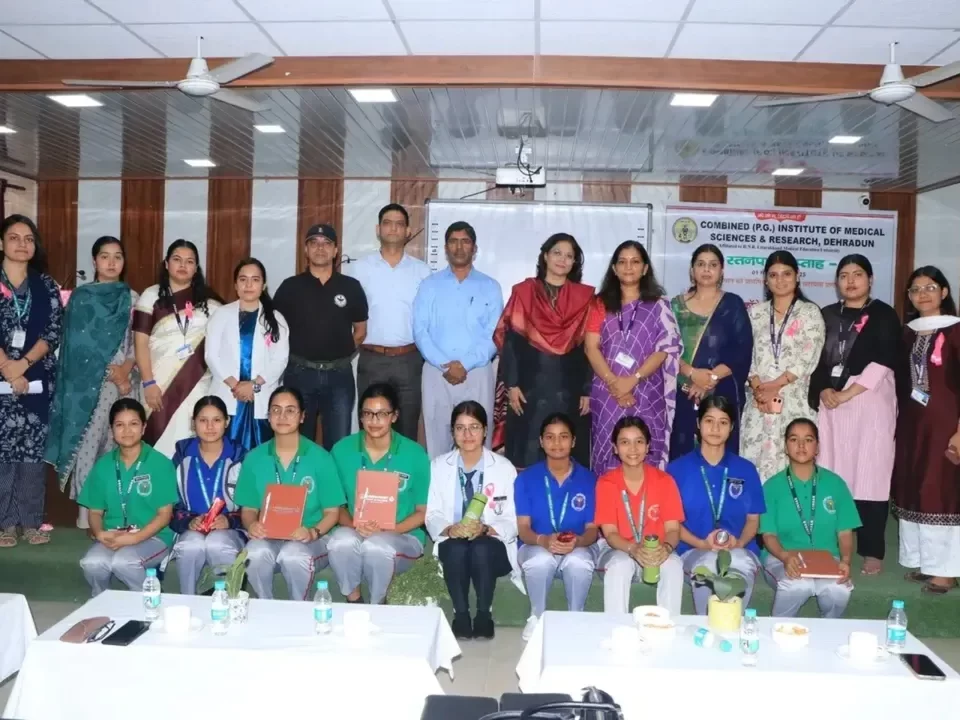 Group photo of dignitaries and faculty with Dr Sumita Prabhakar at World Breastfeeding Week program