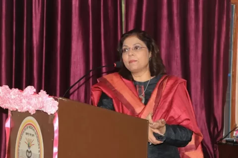 Dr. Sumita Prabhakar delivering health talk on breastfeeding at CIMS & R College of Nursing