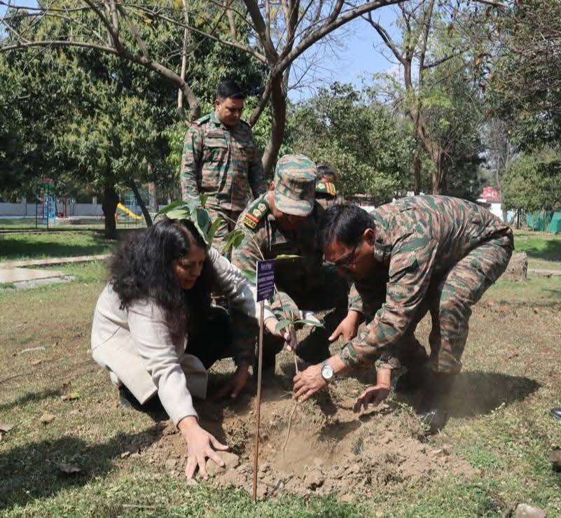 Can Protect Foundation volunteers planting trees during the Earth Day Root of Awareness initiative